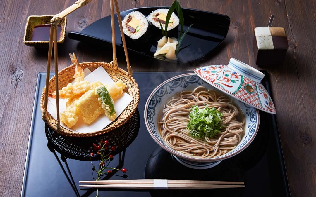 年越しそば(太巻き2貫付き)