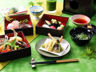 新緑三段弁当