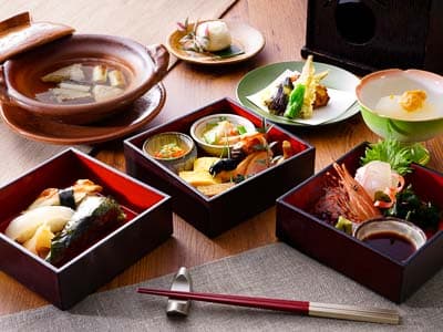 季節の三段弁当