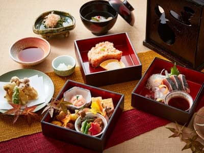 秋の味覚三段弁当