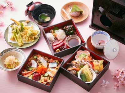 お花見三段弁当