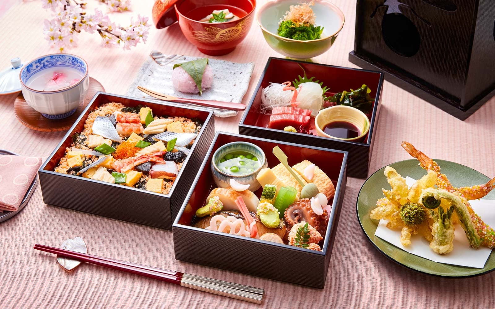 お花見三段弁当
