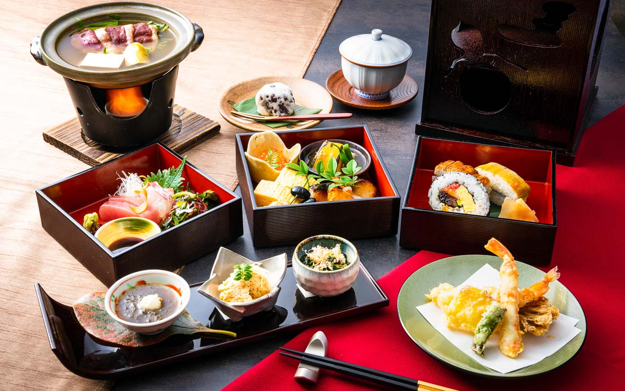 冬の味覚三段弁当