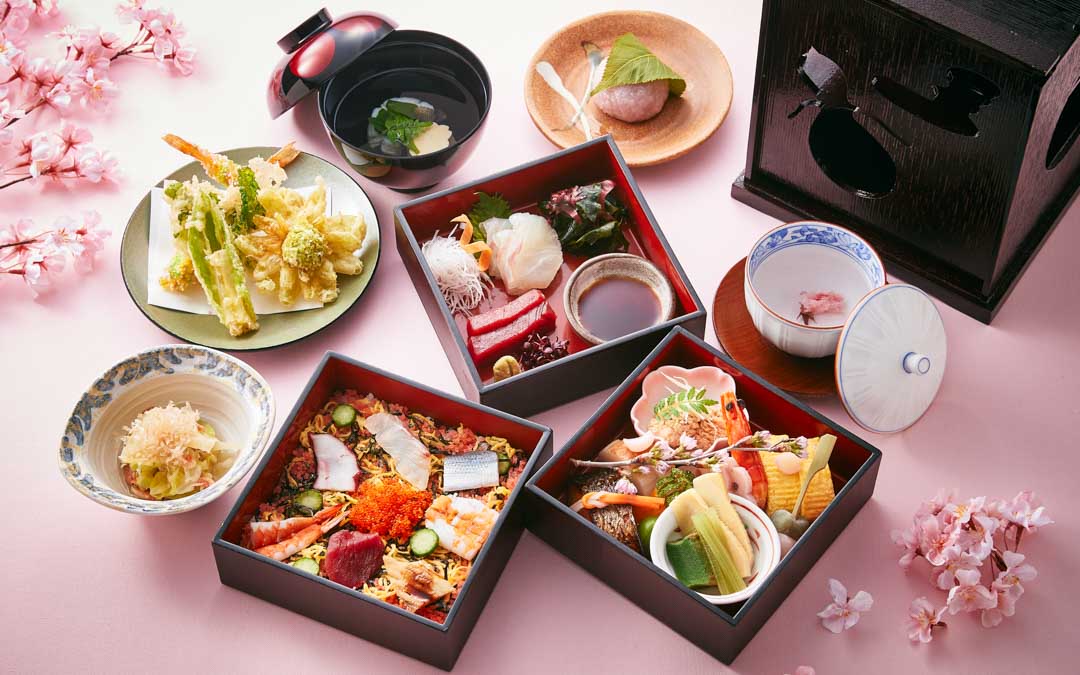 お花見三段弁当
