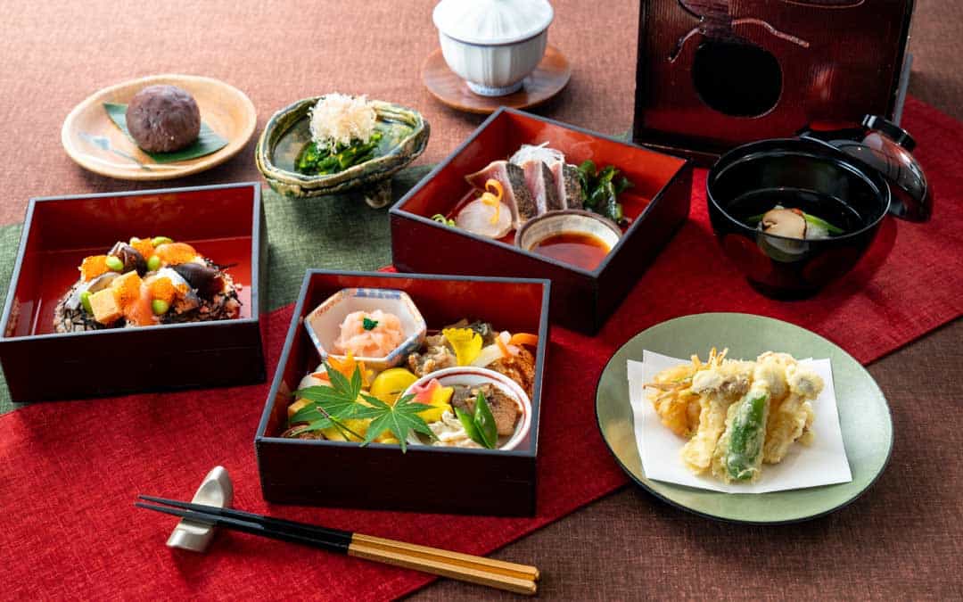 秋の味覚三段弁当