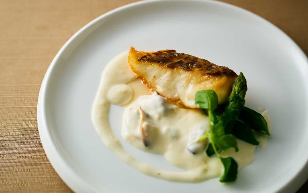 鯛のポワレ アサリのクリームソース