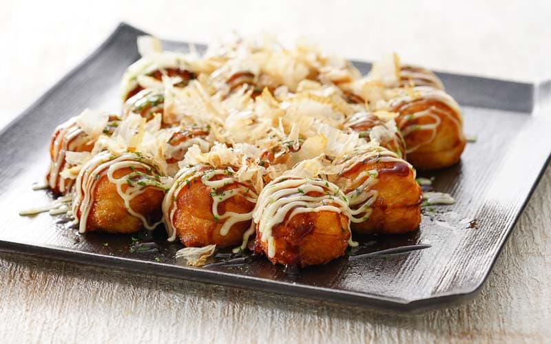 マヨネーズと鰹節がたっぷりのたこ焼き