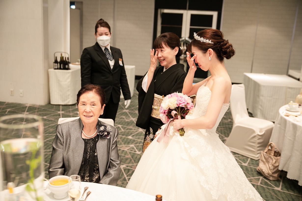 感動的 お色直し退場のエスコートについて プランナーブログ 大阪のホテルウエディング 結婚式 ホテル日航大阪 Hotel Nikko Osaka 公式サイト 感動的 お色直し退場のエスコートについて プランナーブログ 大阪のホテルウエディング 結婚式 ホテル日航大阪 Hotel Nikko Osaka 公式サイト